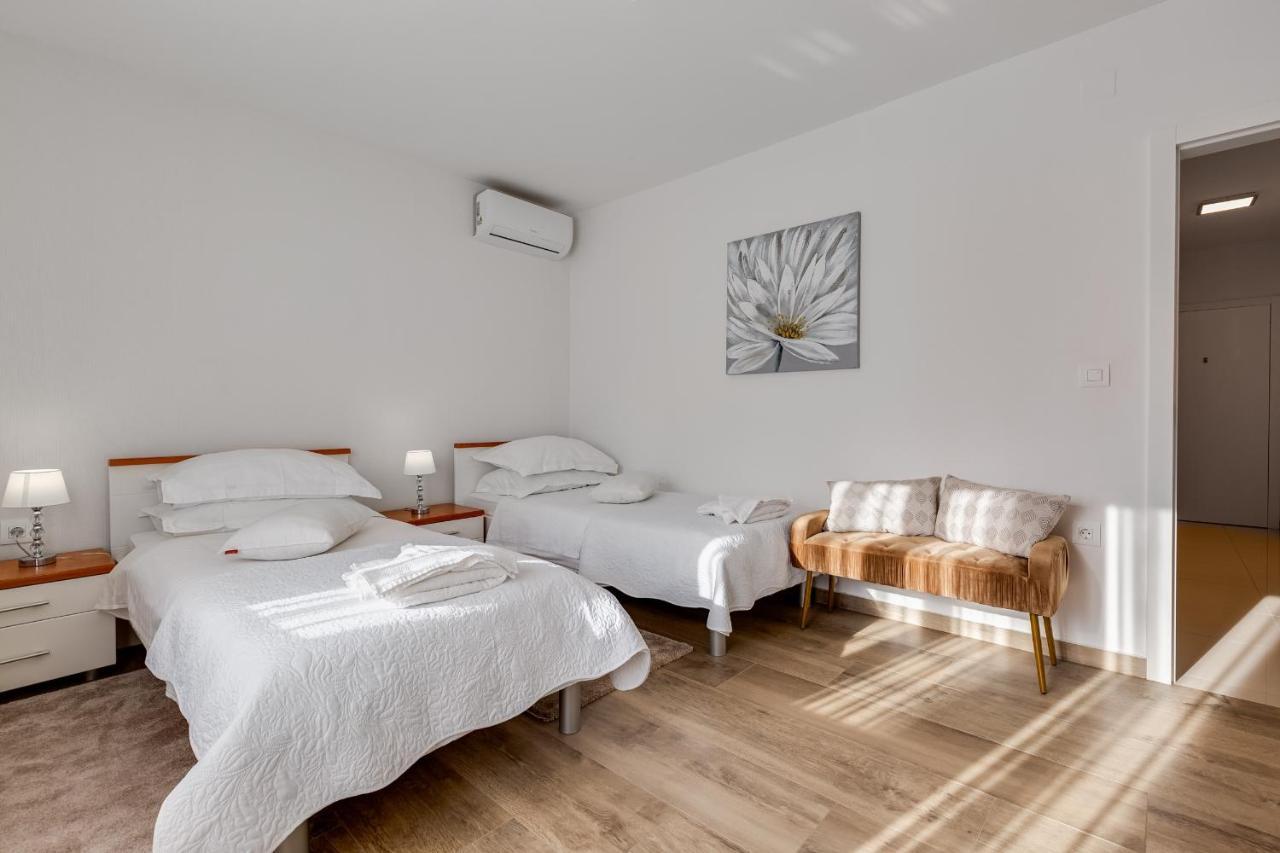 Elegant Two Bedroom Apartment Zadar Exterior foto